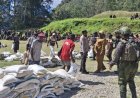 Satgas Yonif 757/GV Amankan Distribusi Beras untuk Homeyo, Intan Jaya