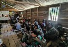 Ibadah dan Olahraga Bersama di Maya, Satgas Yonif 757/GV Perkuat Kebersamaan Warga