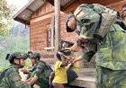Yonif 757/GV Sambangi Warga Hiyabu, Pererat Silaturahmi di Intan Jaya